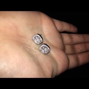 Rachel ashwell earrings comes w/box